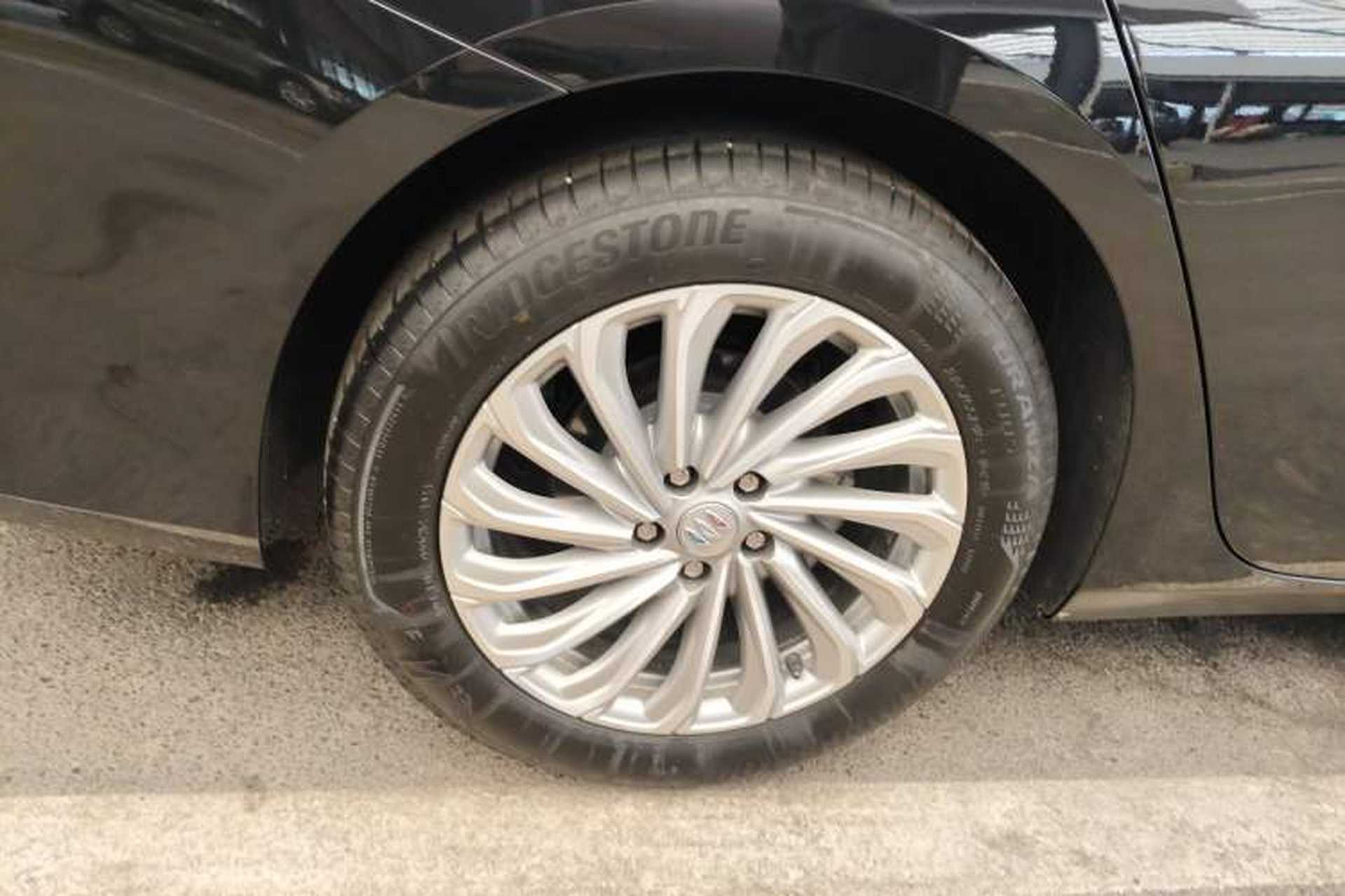 Used Buick LaCrosse 2025 28T Platinum Edition Exterior 5