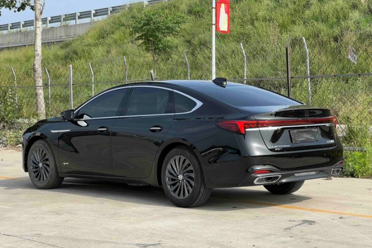 Used Buick LaCrosse 2025 28T Platinum Edition Exterior 7