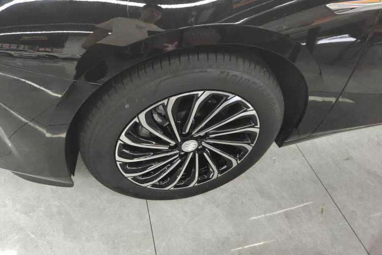 Used Buick LaCrosse 2025 28T Platinum Edition Exterior 7