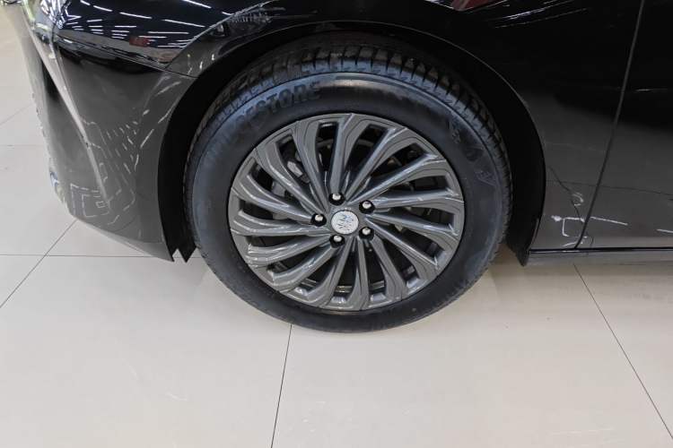 Used Buick LaCrosse 2025 28T Platinum Edition Exterior 7