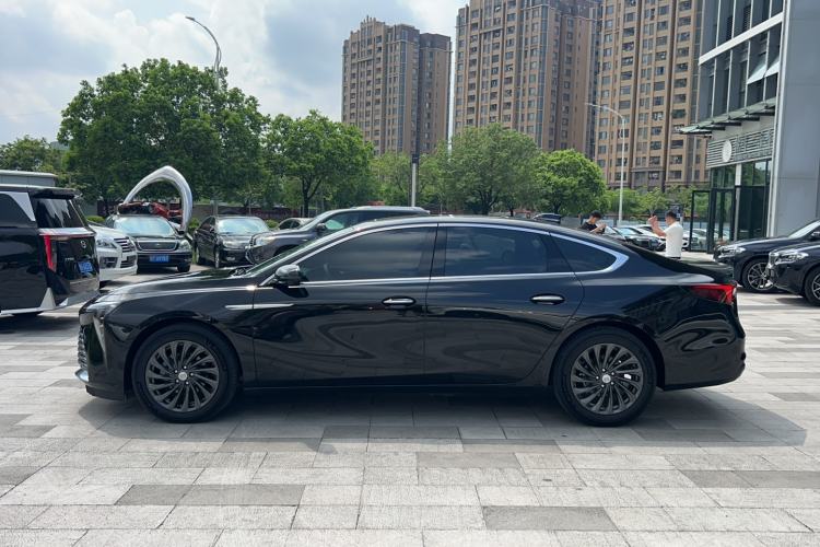 Used Buick LaCrosse 2025 28T Platinum Edition Exterior 7