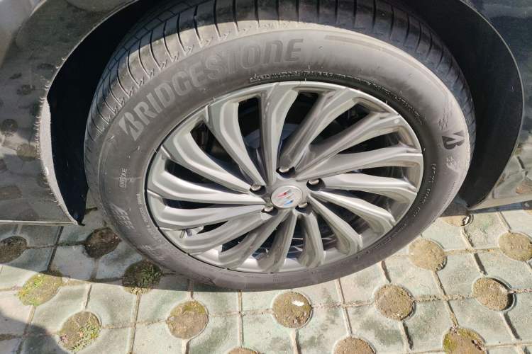 Used Buick LaCrosse 2025 28T Platinum Edition Exterior 8