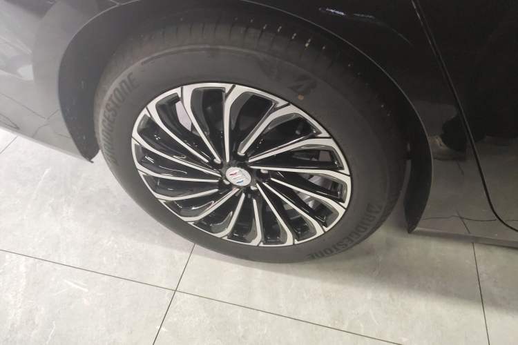 Used Buick LaCrosse 2025 28T Platinum Edition Exterior 8