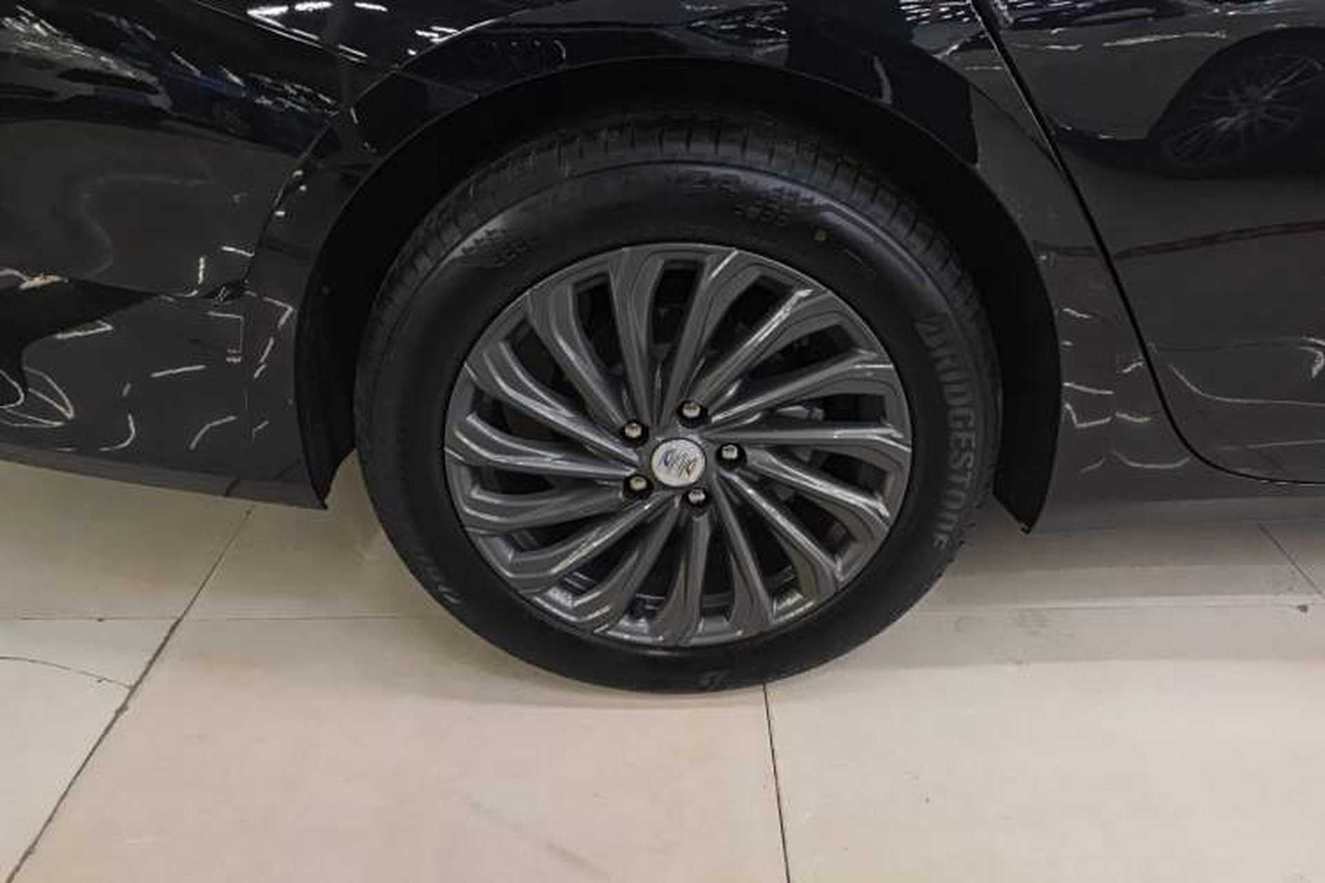 Used Buick LaCrosse 2025 28T Platinum Edition Exterior 8