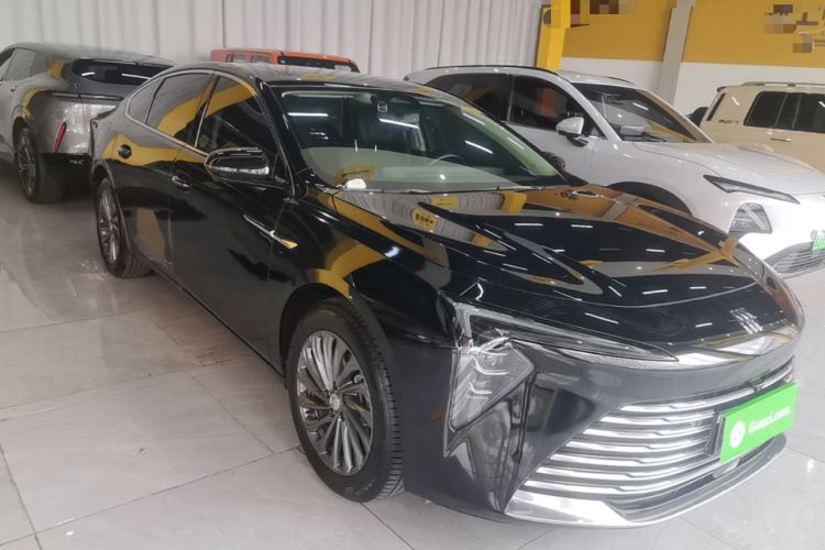 Used Buick LaCrosse 2025 28T Platinum Edition Front Right 45 Deg