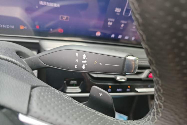 Used Buick LaCrosse 2025 28T Platinum Edition Gear Lever