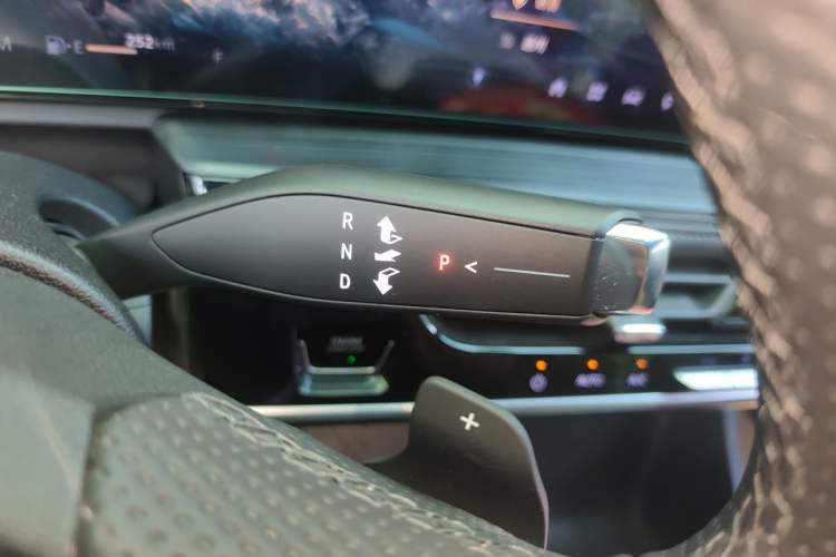 Used Buick LaCrosse 2025 28T Platinum Edition Gear Lever