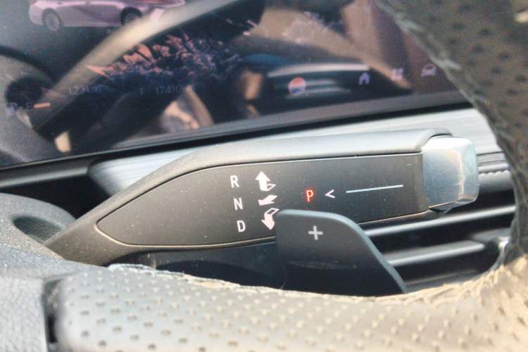 Used Buick LaCrosse 2025 28T Platinum Edition Gear Lever
