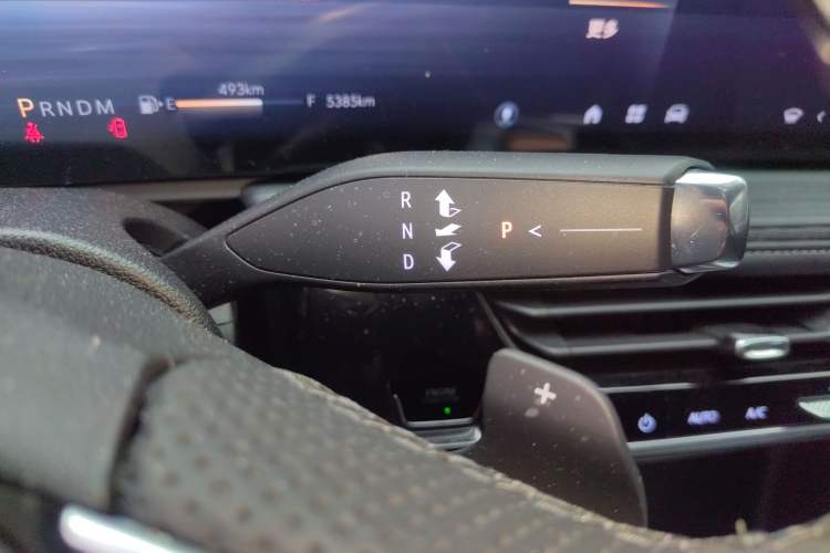 Used Buick LaCrosse 2025 28T Platinum Edition Gear Lever