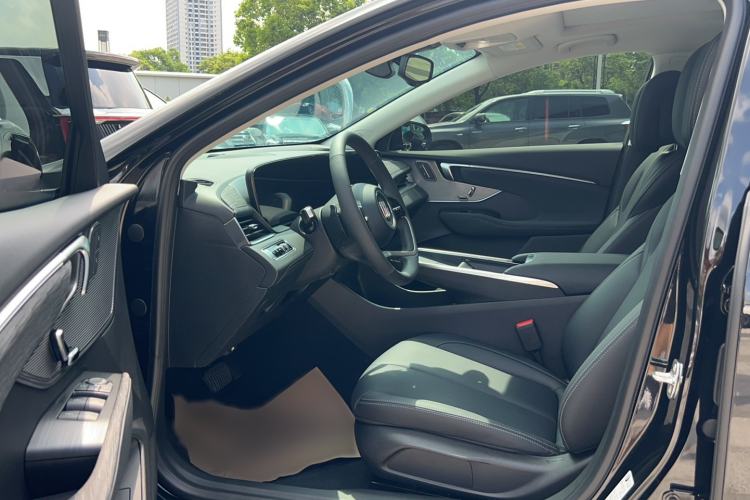 Used Buick LaCrosse 2025 28T Platinum Edition Interior 1
