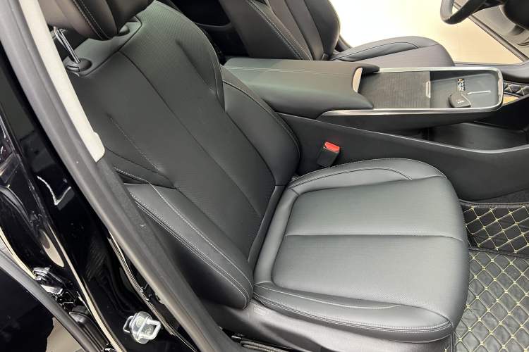 Used Buick LaCrosse 2025 28T Platinum Edition Interior 13
