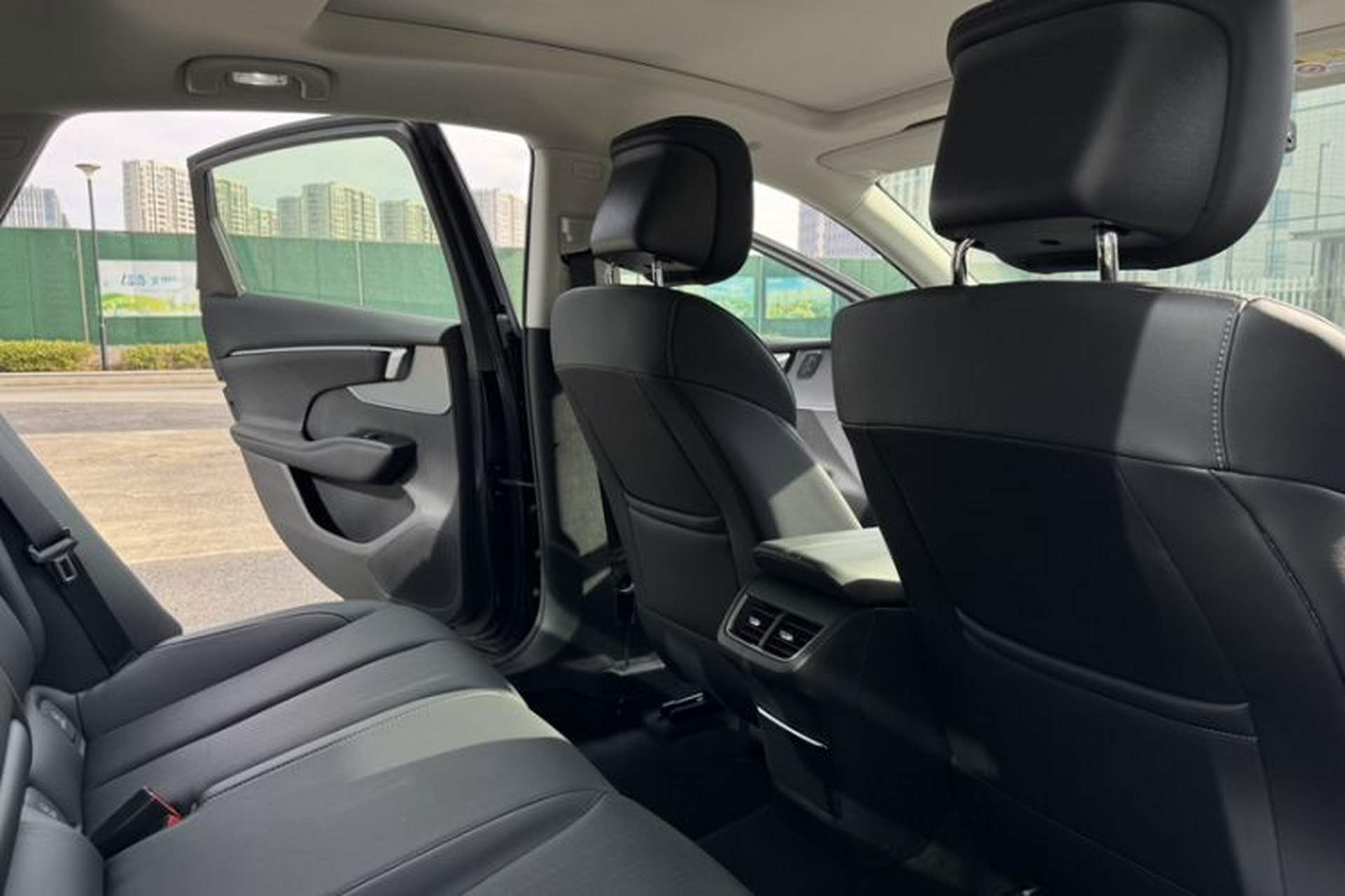 Used Buick LaCrosse 2025 28T Platinum Edition Interior 14