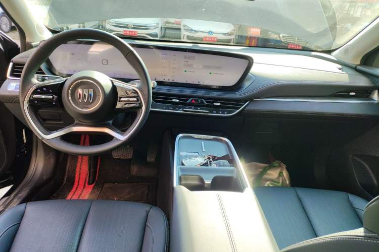 Used Buick LaCrosse 2025 28T Platinum Edition Interior 2