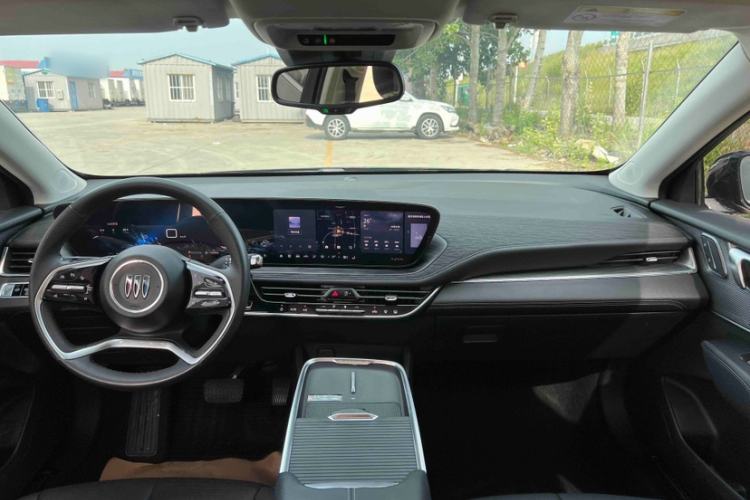 Used Buick LaCrosse 2025 28T Platinum Edition Interior 3