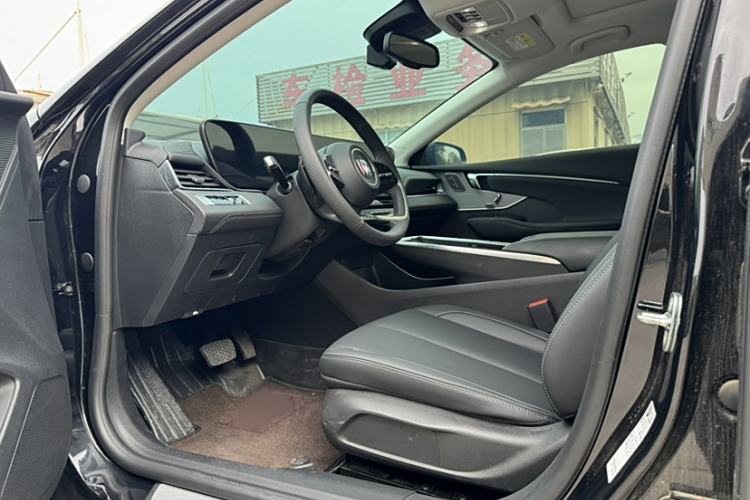 Used Buick LaCrosse 2025 28T Platinum Edition Interior 3