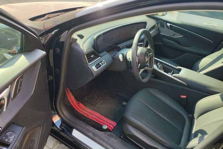 Used Buick LaCrosse 2025 28T Platinum Edition Interior 3