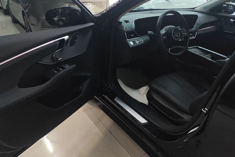 Used Buick LaCrosse 2025 28T Platinum Edition Interior 3