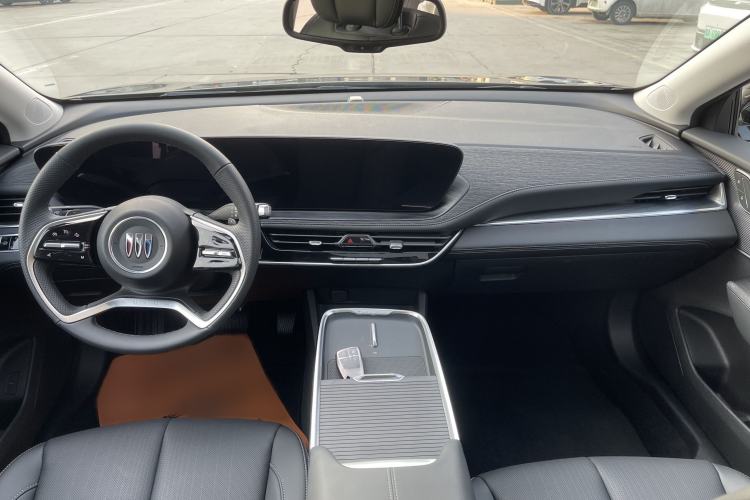 Used Buick LaCrosse 2025 28T Platinum Edition Interior 3