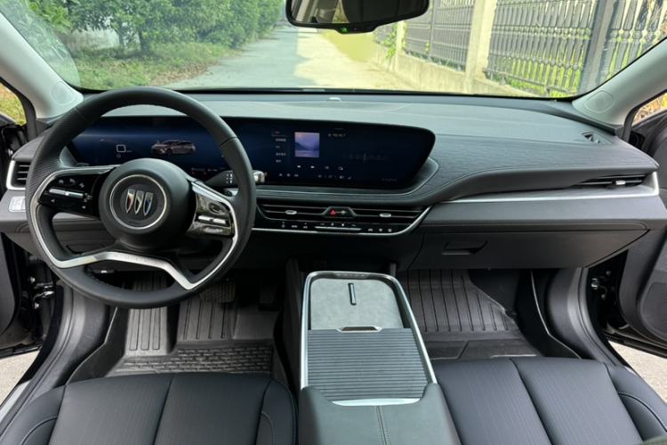 Used Buick LaCrosse 2025 28T Platinum Edition Interior 3