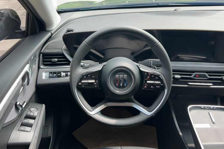 Used Buick LaCrosse 2025 28T Platinum Edition Interior 3