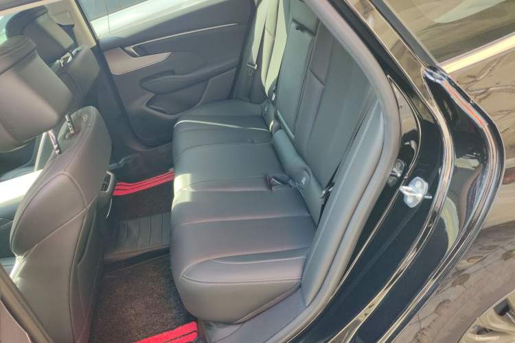 Used Buick LaCrosse 2025 28T Platinum Edition Interior 4