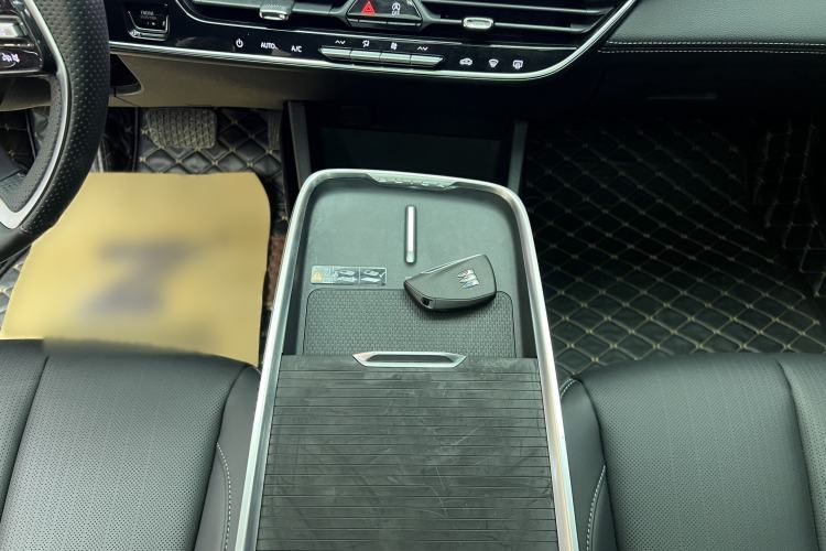 Used Buick LaCrosse 2025 28T Platinum Edition Interior 4