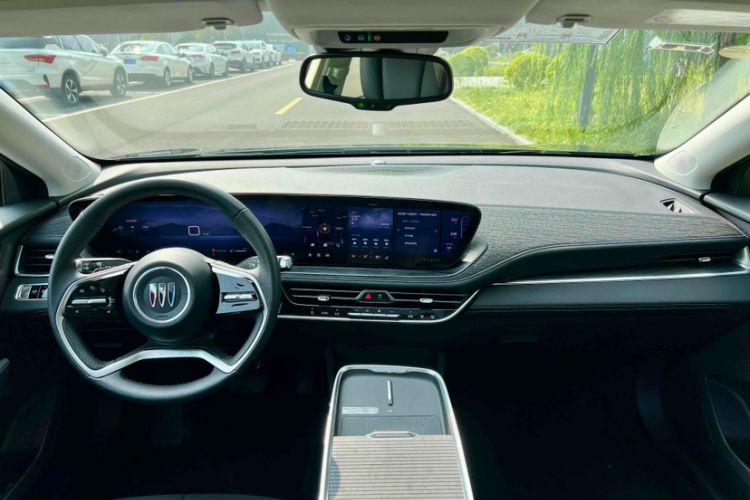 Used Buick LaCrosse 2025 28T Platinum Edition Interior 4