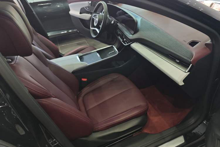 Used Buick LaCrosse 2025 28T Platinum Edition Interior 4