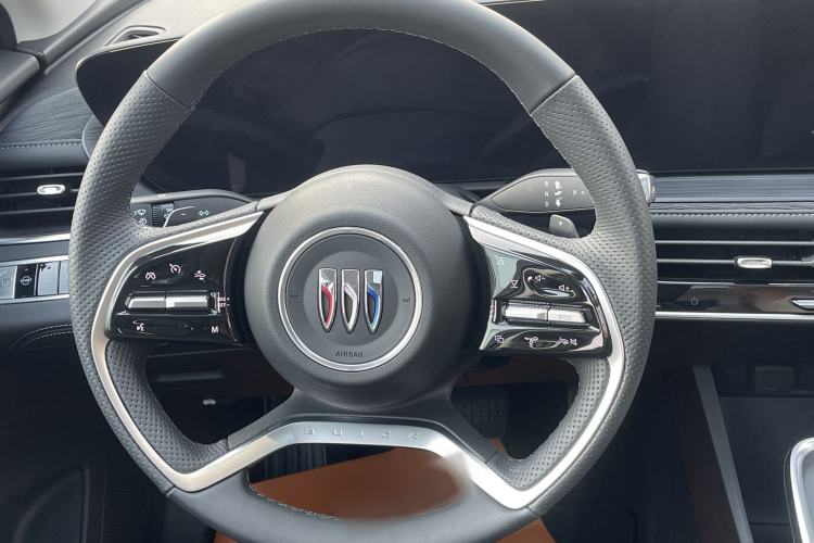 Used Buick LaCrosse 2025 28T Platinum Edition Interior 4