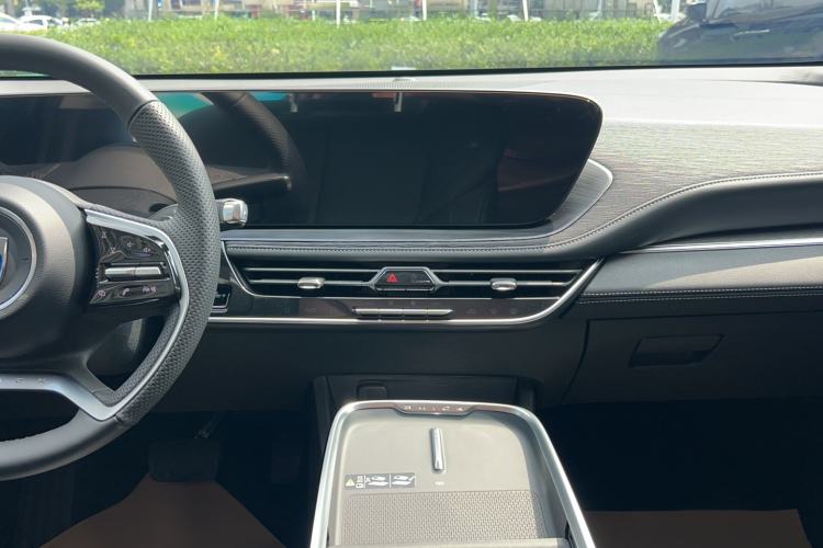 Used Buick LaCrosse 2025 28T Platinum Edition Interior 4