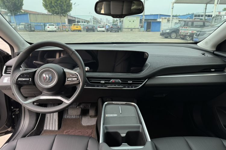 Used Buick LaCrosse 2025 28T Platinum Edition Interior 5