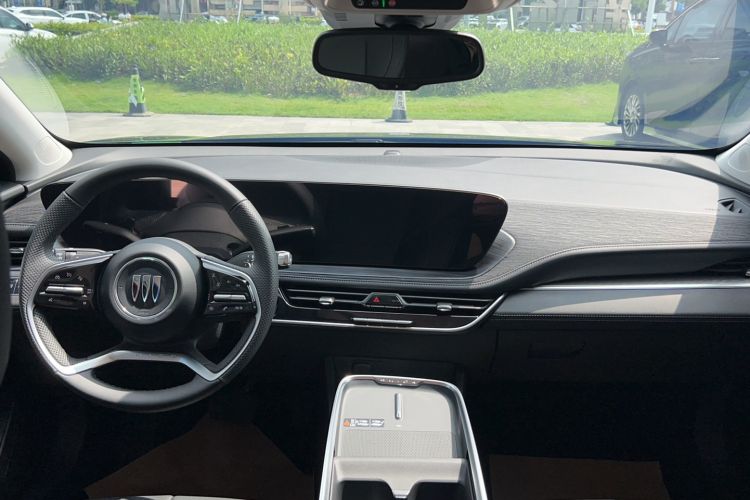 Used Buick LaCrosse 2025 28T Platinum Edition Interior 5