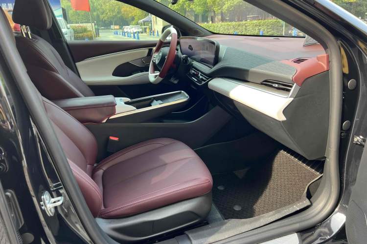 Used Buick LaCrosse 2025 28T Platinum Edition Interior 6