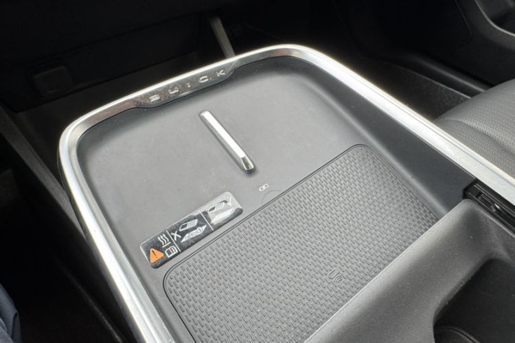 Used Buick LaCrosse 2025 28T Platinum Edition Interior 6