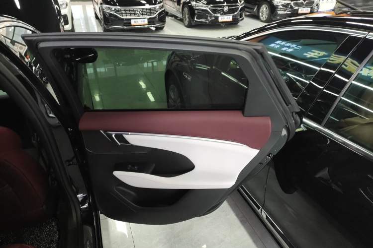 Used Buick LaCrosse 2025 28T Platinum Edition Interior 6