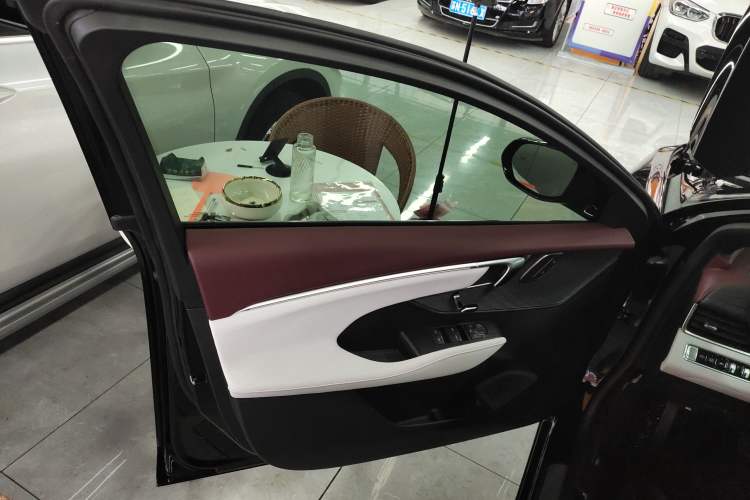 Used Buick LaCrosse 2025 28T Platinum Edition Interior 7