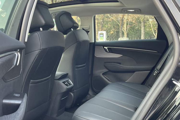 Used Buick LaCrosse 2025 28T Platinum Edition Interior 7