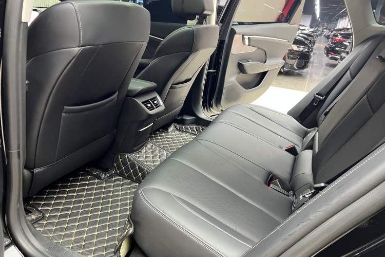 Used Buick LaCrosse 2025 28T Platinum Edition Interior 8