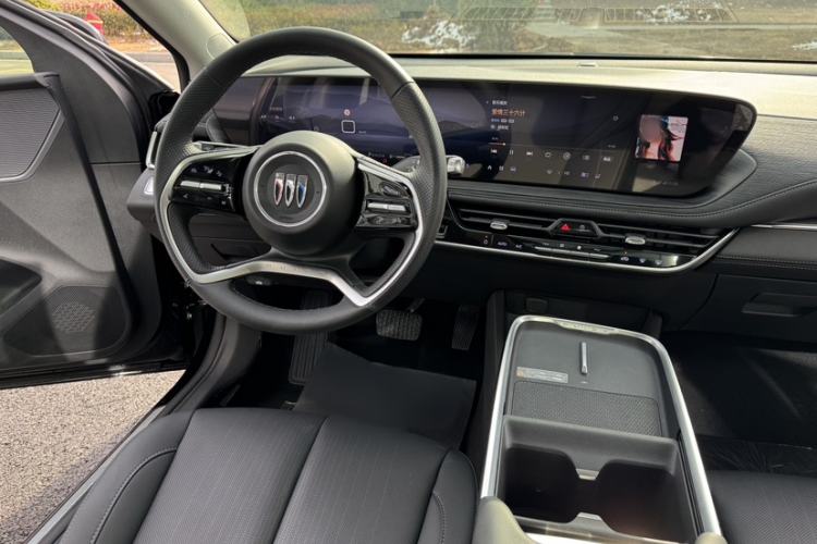 Used Buick LaCrosse 2025 28T Platinum Edition Interior 8