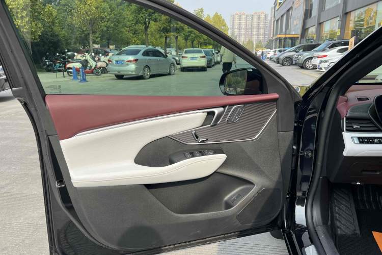 Used Buick LaCrosse 2025 28T Platinum Edition Interior 9