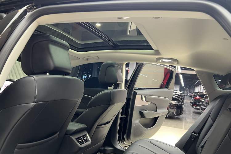 Used Buick LaCrosse 2025 28T Platinum Edition Interior 9