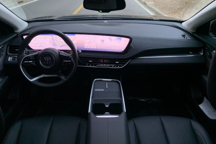 Used Buick LaCrosse 2025 28T Platinum Edition Interior 9
