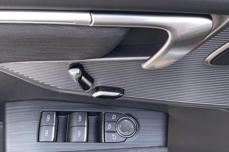 Used Buick LaCrosse 2025 28T Platinum Edition Interior 9
