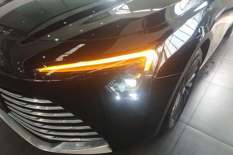 Used Buick LaCrosse 2025 28T Platinum Edition Left Front Headlight