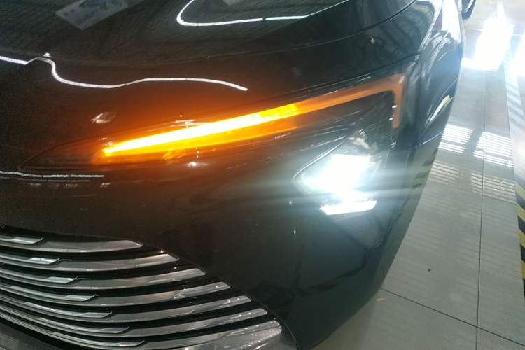 Used Buick LaCrosse 2025 28T Platinum Edition Left Front Headlight
