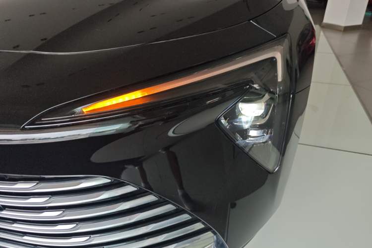 Used Buick LaCrosse 2025 28T Platinum Edition Left Front Headlight