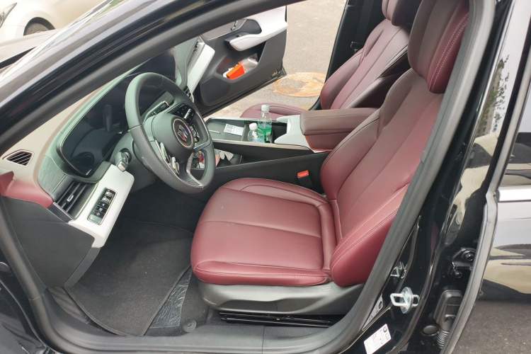 Used Buick LaCrosse 2025 28T Platinum Edition Left Front Seat