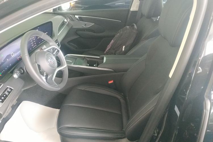 Used Buick LaCrosse 2025 28T Platinum Edition Left Front Seat