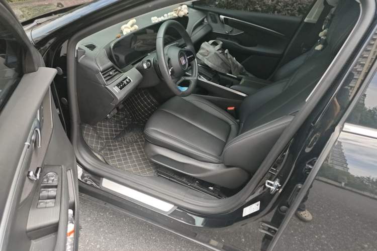 Used Buick LaCrosse 2025 28T Platinum Edition Left Front Seat