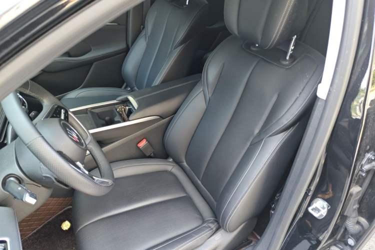 Used Buick LaCrosse 2025 28T Platinum Edition Left Front Seat